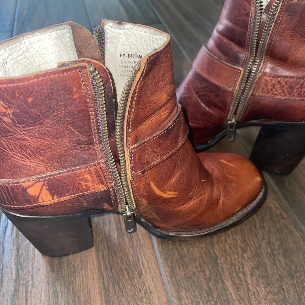 FREEBIRD Distressed Boho Western Leather Buckle Brown Ankle Boots Size 9